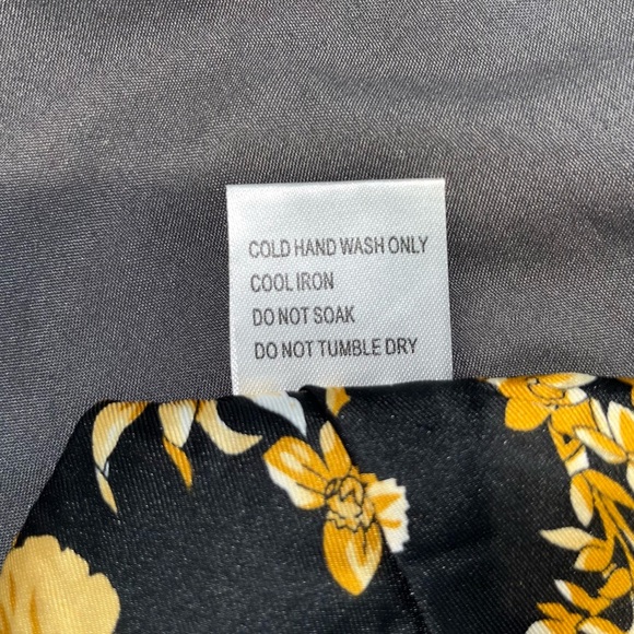 NWOT Princess Polly Silky Bandana Top - Picture 5 of 7